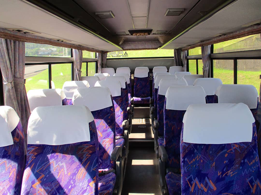 小型サロンバス 66号 座席前部